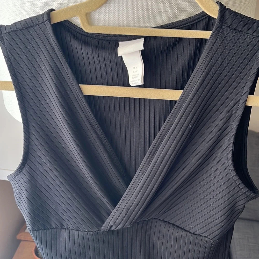 H&M bodysuit - v neck ribbed texture size S - Picture 3 of 7